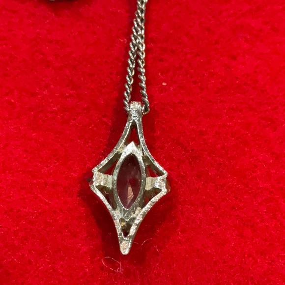 Avon Silver tone, Bluestone, and rhinestone necklace - Picture 4 of 4